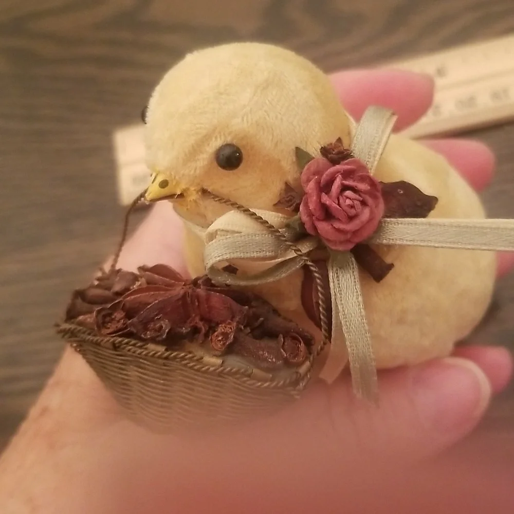 Katherine's collection Easter Chick w basket - Picture 3 of 4